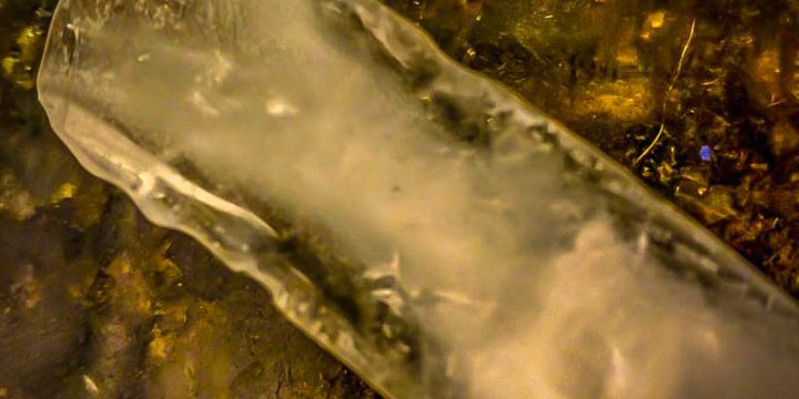 为什么自制冰块中央总是有一块白的？